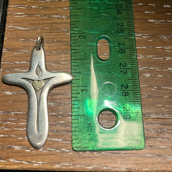 Beautiful retired James Avery sterling cross with 14K gold heart - Picture 5 of 6